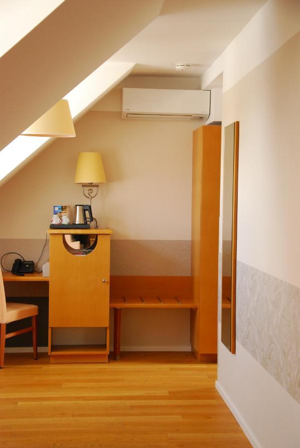 Winzerhotel גומפולדסקירשן מראה חיצוני תמונה